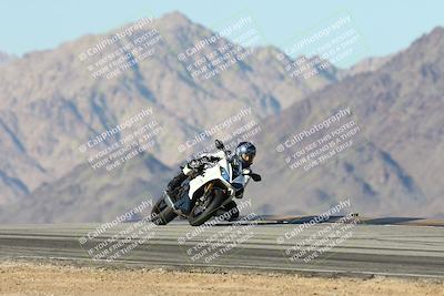 media/Dec-01-2025-Moto Forza (Mon) [[2daa91e15f]]/3-Beginner Group/Session 4 Turn 9/